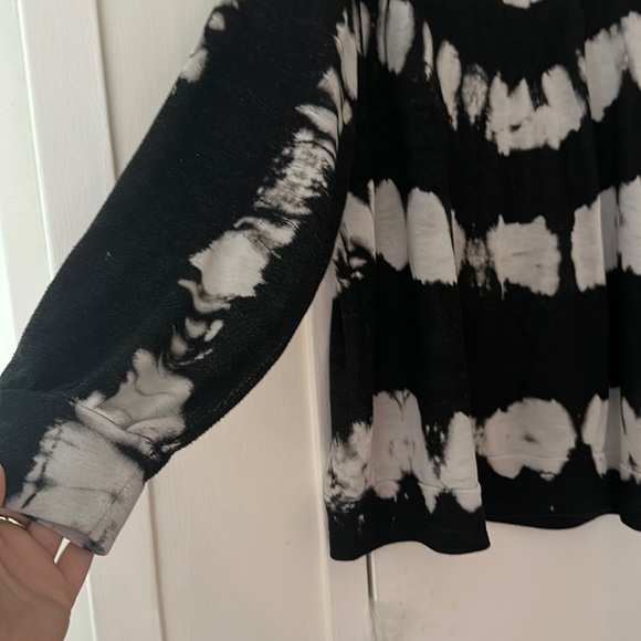 Tye dye Sweater - Picture 3 of 4